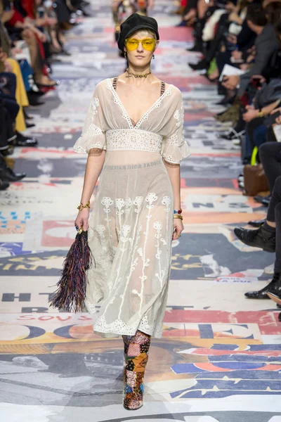 Look 27